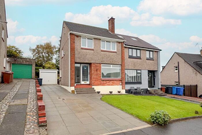 3 Bedroom Semi-Detached House For Sale In Greenside Road, Hardgate, G81