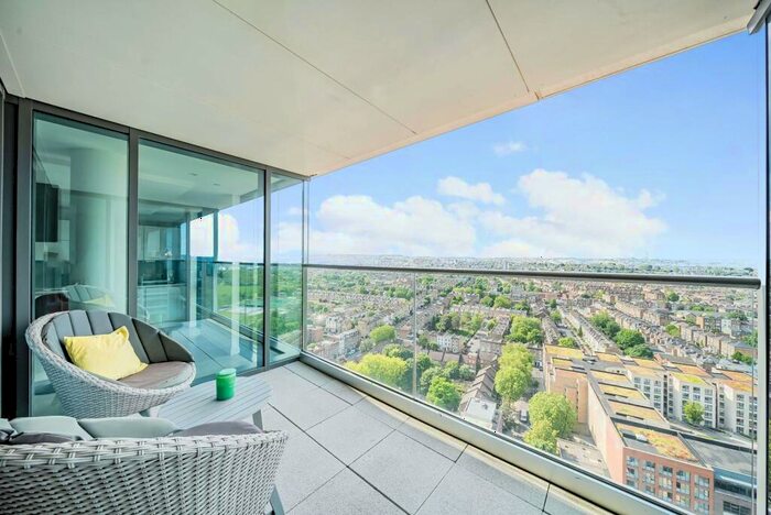 3 Bedroom Flat To Rent In City North Place, Finsbury Park, London, N4