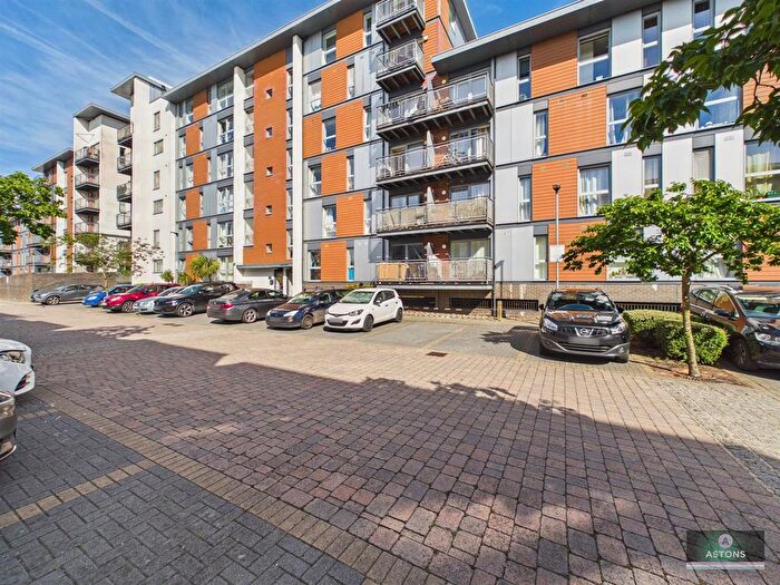 2 Bedroom Flat For Sale In Page Court, Commonwealth Drive, Crawley, RH10
