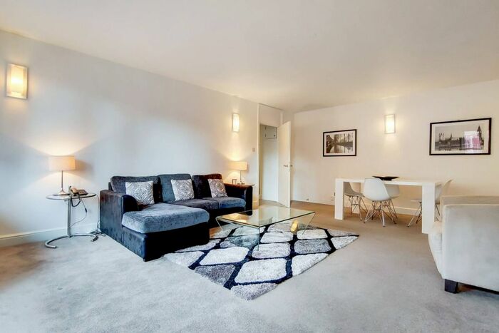3 Bedroom Flat To Rent In Weymouth Street, Marylebone, London, W1W