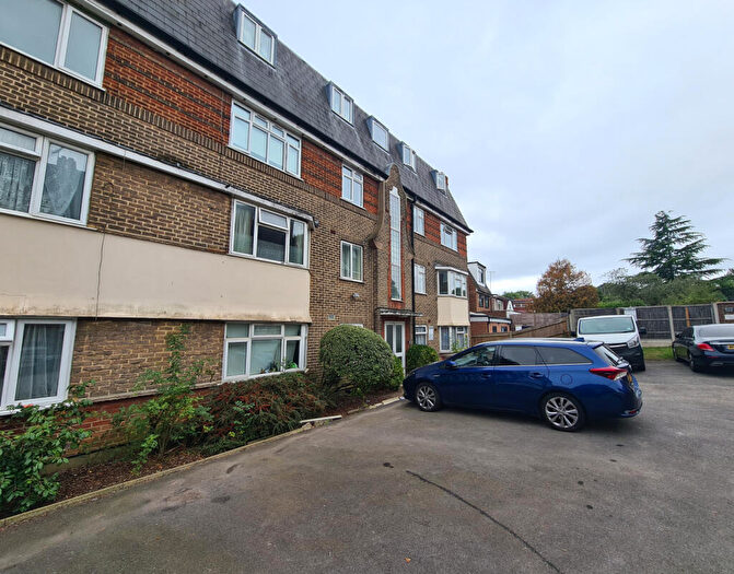 2 Bedroom Flat To Rent In Oakleigh Court, Church Hill Road, Barnet, EN4