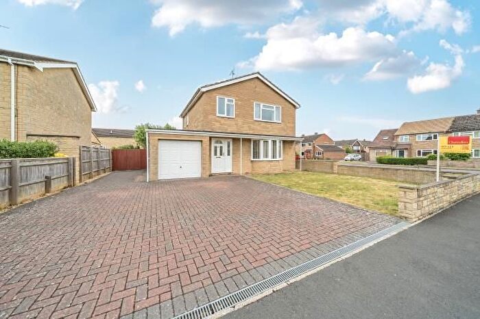 3 Bedroom Detached House To Rent In St Peters Crescent, Bicester, OX26