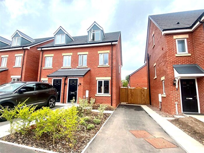 3 Bedroom Semi Detached House For Sale In Heroes Drive, Birmingham, West Midlands, B29