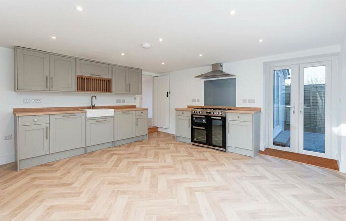 3 Bedroom Cottage For Sale In Charming Renovated Cottage - Worsley Road, Gurnard, PO31