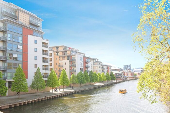 2 Bedroom Flat To Rent In Bowman Lane, Hunslet, Leeds, West Yorkshire, LS10