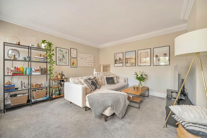 2 Bedroom Town House To Rent In Wingfield House, South Lambeth Road, SW8