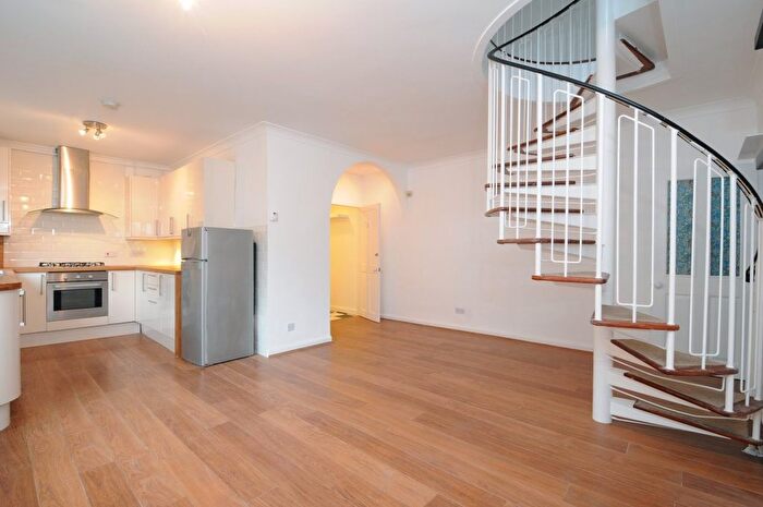 3 Bedroom Flat To Rent In King Street, Hammersmith, London, W6