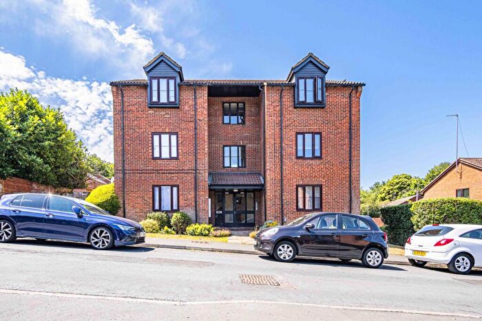 1 Bedroom Apartment To Rent In Hunters Oak, HP2