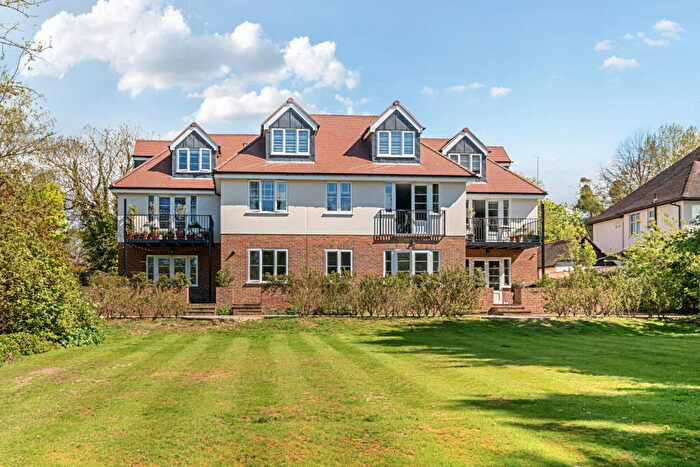 2 Bedroom Apartment For Sale In Bromley Common, Bromley, BR2