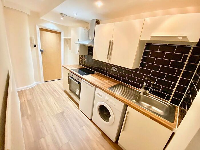 2 Bedroom Flat To Rent In South Birkbeck Road, Leytonstone, E11