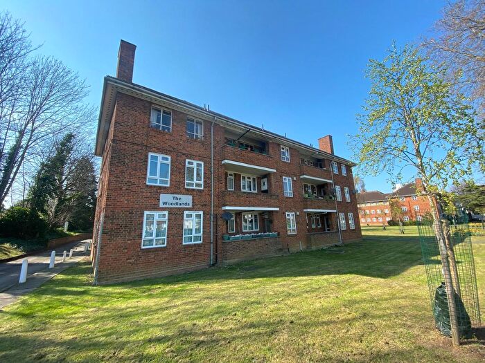 3 Bedroom Flat To Rent In The Woodlands, High Road, North Finchley, N12