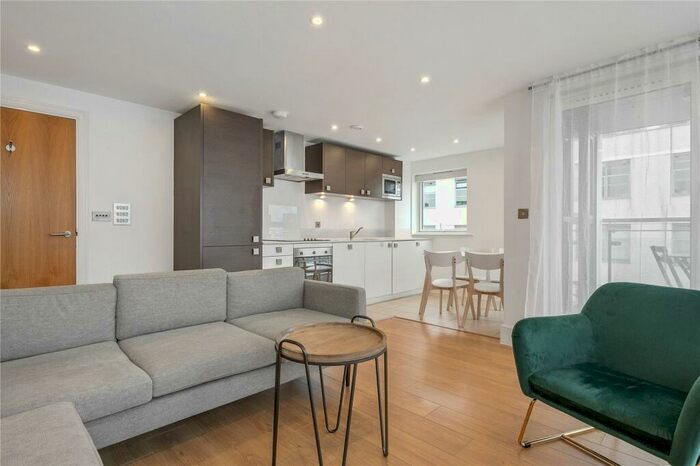 2 Bedroom Apartment For Sale In Shepherdess Walk, Islington, London, N1