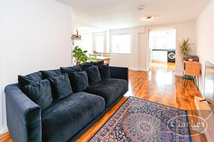 3 Bedroom Flat For Sale In Columbia Road, Bournemouth, BH10