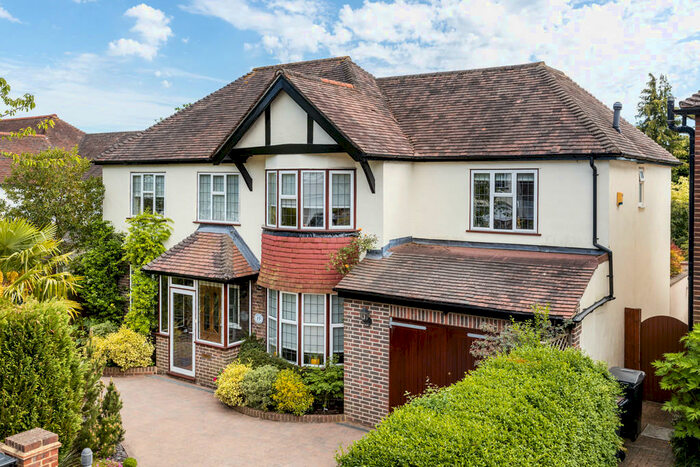 5 Bedroom Detached House To Rent In Warwick Road, CR5