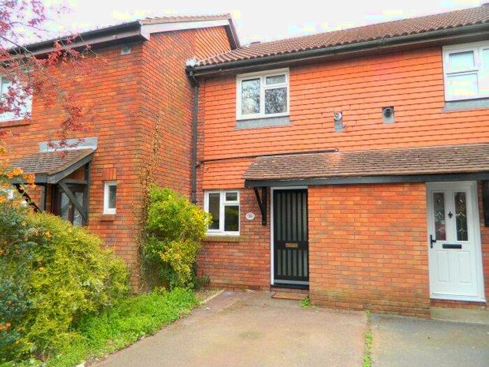 2 Bedroom House To Rent In Kingslea, RH13