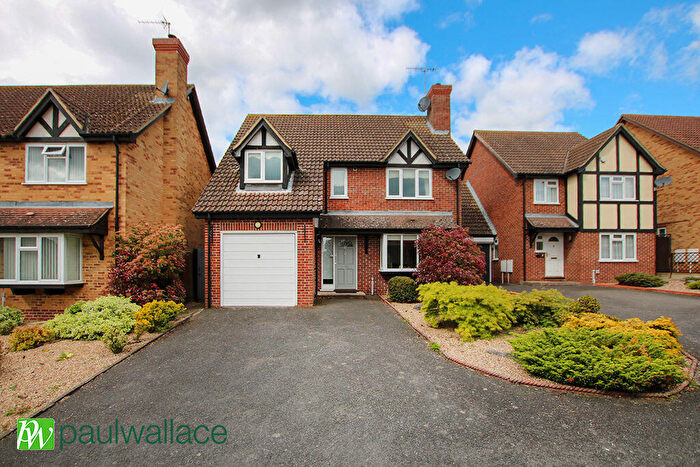 4 Bedroom Detached House For Sale In Acacia Close, West Cheshunt, EN7