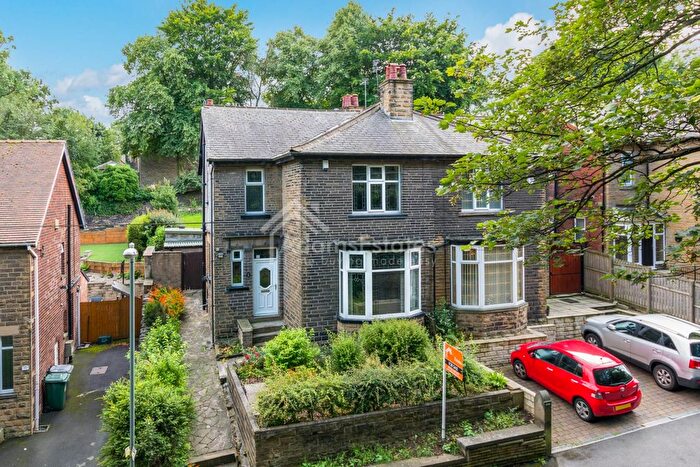 3 Bedroom Semi Detached House For Sale In Healds Road, Dewsbury, WF13