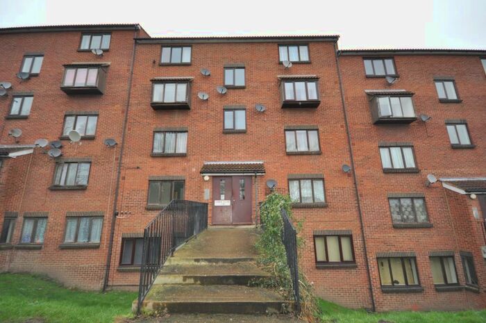 Flat To Rent In Carrie House, Maidstone, ME16