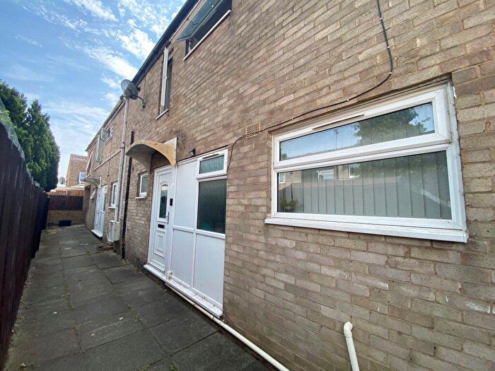 3 Bedroom Terraced House To Rent In Brinkhill Walk, NN18