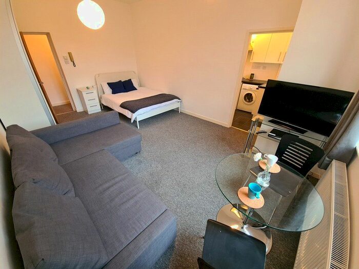 1 Bedroom Flat To Rent In 14-16 Chatham Grove, Manchester M20