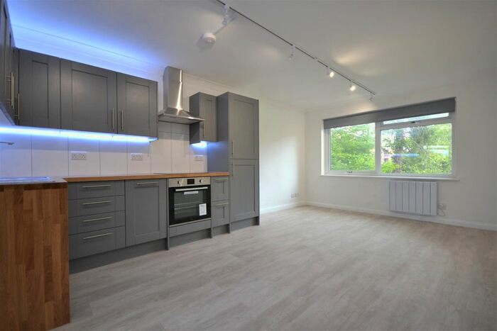 2 Bedroom Flat To Rent In Wanstead Road, Bromley, BR1