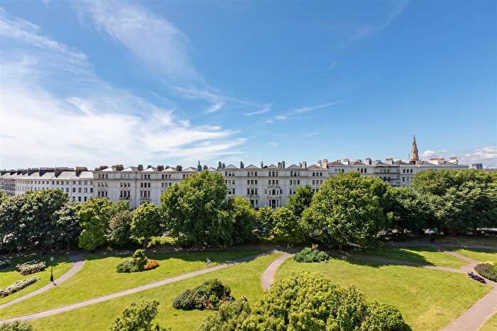 2 Bedroom Flat For Sale In Palmeira Square, Hove, BN3