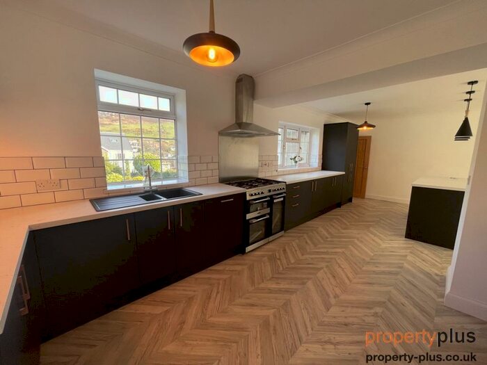 5 Bedroom Detached House To Rent In Highmeade, Vicarage Road - Tonypandy, CF40