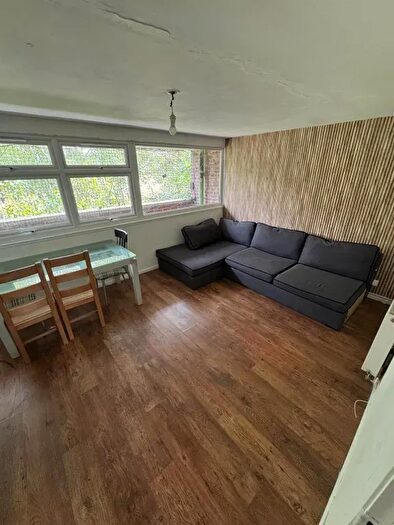 3 Bedroom Flat To Rent In Albert Road, London, N15