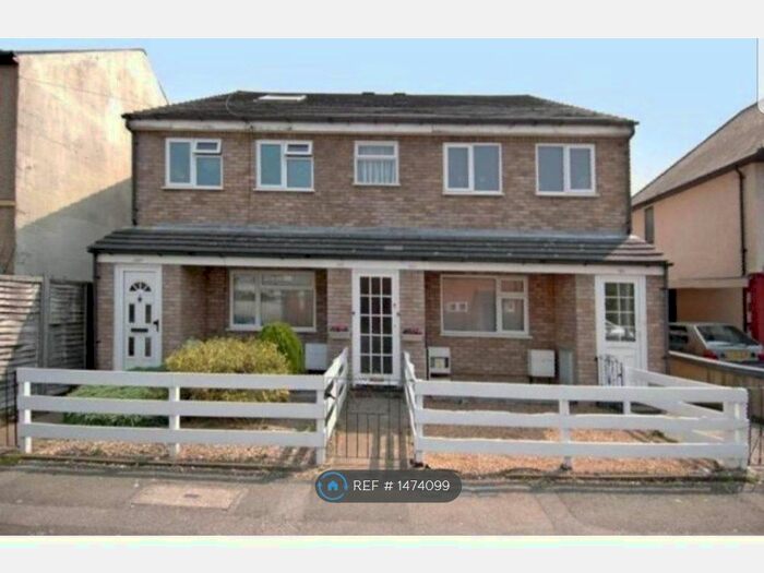 2 Bedroom Maisonette To Rent In Waterloo Road, Uxbridge, UB8