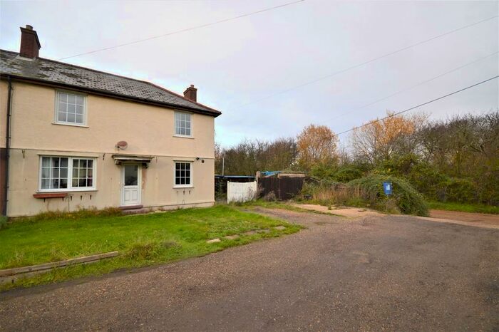 3 Bedroom Semi-Detached House For Sale In Wheatsheaf Close, Wrabness, Manningtree, CO11