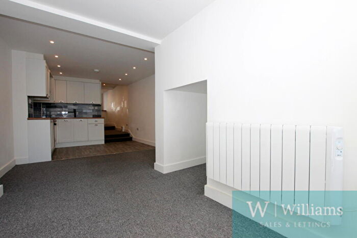 1 Bedroom Semi-Detached House To Rent In Lower St James Street, Newport, PO30