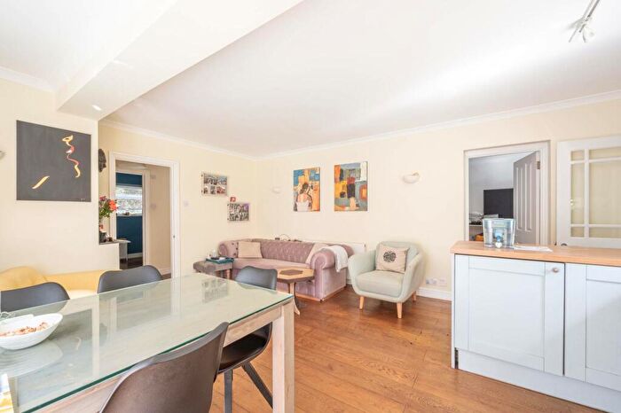 2 Bedroom Flat For Sale In Sunrise View, Mill Hill, London, NW7