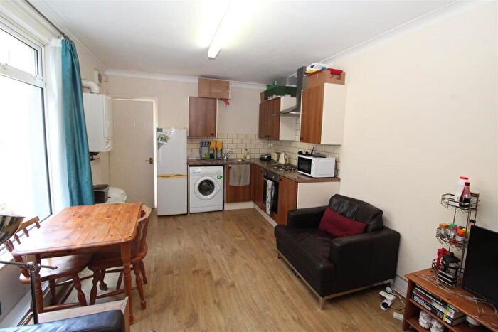 2 Bedroom Flat To Rent In Crwys Road, Cathays, Cardiff, CF24