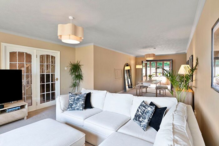 3 Bedroom Detached House For Sale In Oxgangs Road, Oxgangs, Edinburgh, EH13