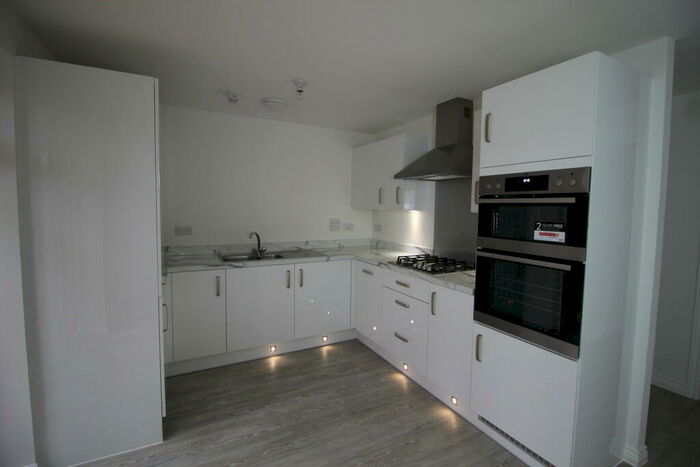 3 Bedroom Semi-Detached House To Rent In Kirby Drive, Colchester, CO4