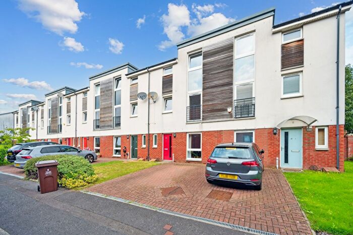 3 Bedroom Town House To Rent In Craigend Close, Anniesland, Glasgow, G13