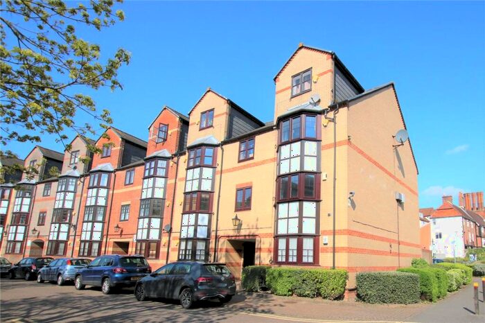 1 Bedroom Apartment To Rent In Maltings Place, Reading, Berkshire, RG1