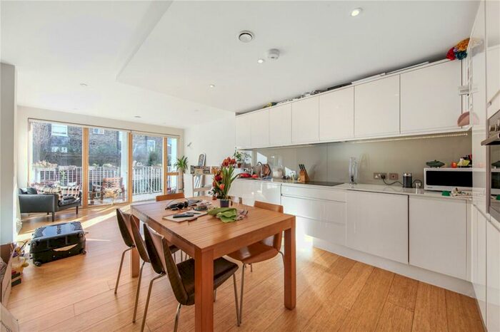 2 Bedroom Apartment To Rent In Caledonian Road, Islington, N1