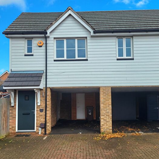 2 Bedroom Coach House To Rent In Chancel Drive, Wainscott, Rochester, ME3