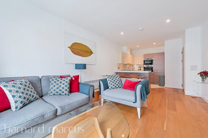 2 Bedroom Flat To Rent In Bromyard Avenue, London, W3