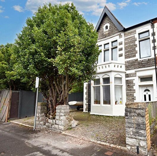 4 Bedroom Apartment To Rent In Hickman Road, Penarth, CF64