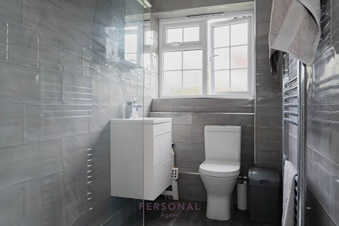 2 Bedroom Flat To Rent In Danehurst Court, Epsom, KT17