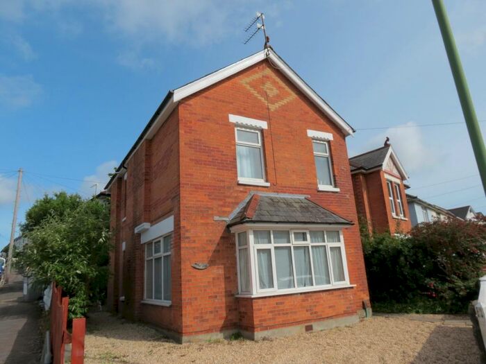 4 Bedroom House To Rent In Bedroom Detached House In Winton, BH9
