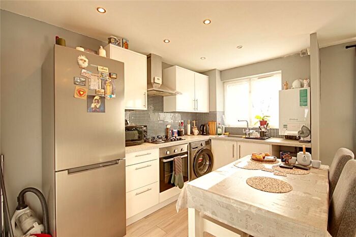 1 Bedroom Flat For Sale In Larmans Road, Enfield, Middlesex, EN3