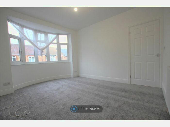 3 Bedroom Terraced House To Rent In Larkfield Avenue, Gillingham, ME7