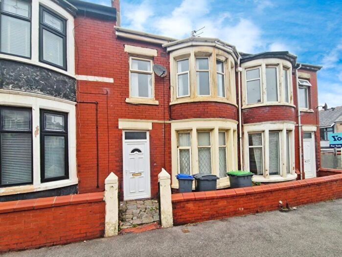 3 Bedroom Terraced House For Sale In Leckhampton Road, Blackpool, FY1