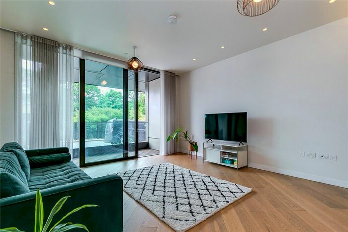2 Bedroom Flat To Rent In Wood Crescent, Television Centre, White City, London, W12
