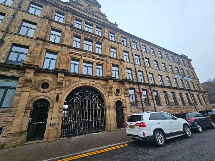 2 Bedroom Apartment To Rent In Conditioning House, Cape Street, Bradford, West Yorkshire, BD1