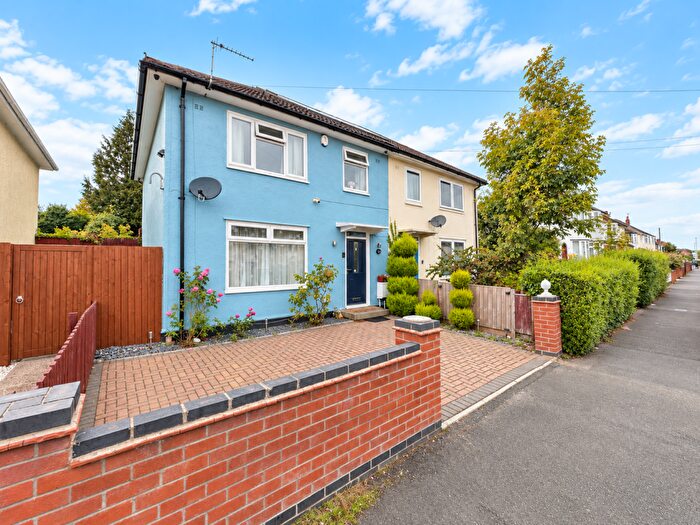 3 Bedroom Semi-Detached House For Sale In Aylestone Drive, Aylestone, Leicester, LE2