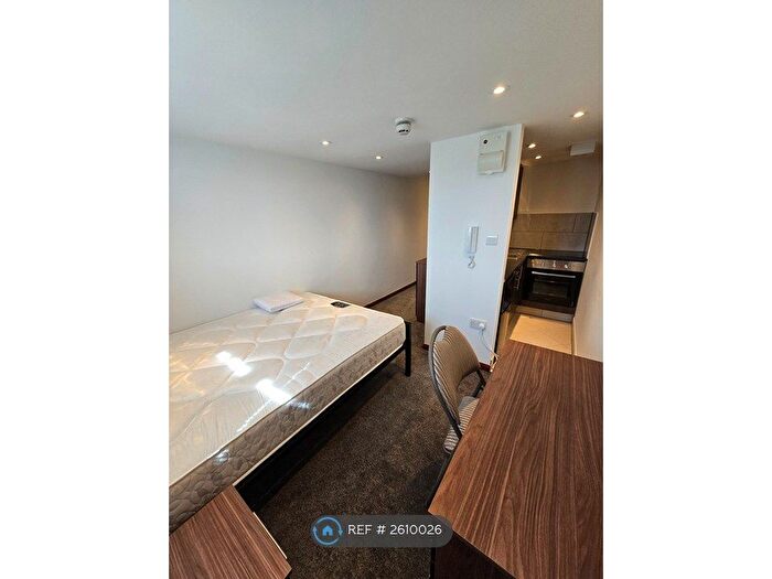 Studio To Rent In Dunstable Road, Luton, LU4